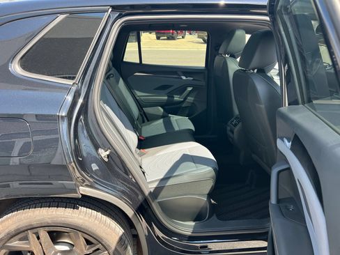 Certified 2026 Volkswagen Tiguan SE R-Line FWD image 32