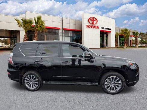 Used 2023 Lexus GX 460 Luxury w/ Accessory Package image 3