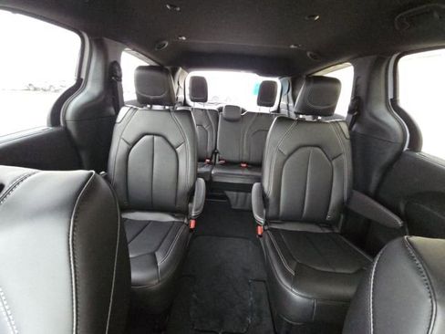 New 2026 Chrysler Pacifica Select image 26