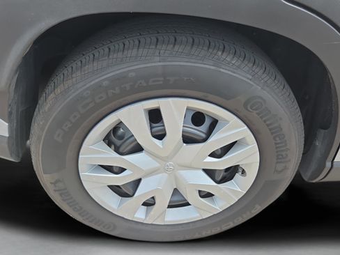 Used 2024 Toyota Corolla Cross L image 32