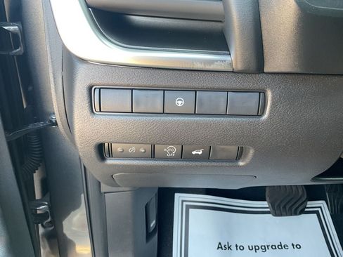 Used 2025 Nissan Rogue SV AWD/4WD image 18