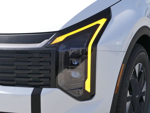 New 2026 Kia Sportage LX image 8