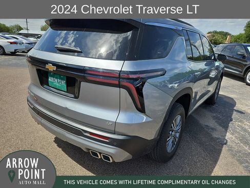Used 2024 Chevrolet Traverse LT w/ Trailering Package FWD image 11