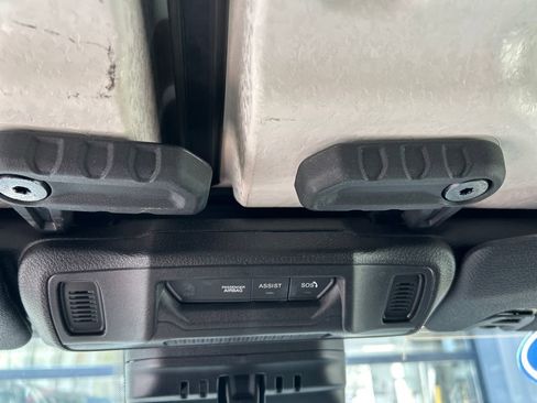 Used 2025 Jeep Wrangler Unlimited Rubicon AWD/4WD image 39