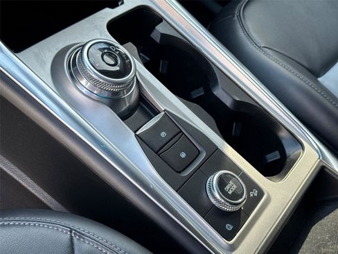 Used 2023 Ford Explorer XLT w/ Equipment Group 202A AWD/4WD image 28