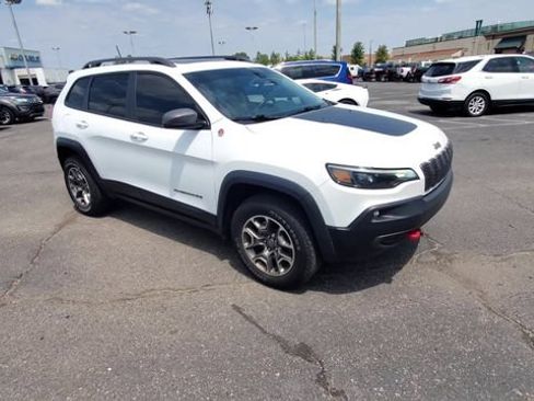 Used 2020 Jeep Cherokee Trailhawk w/ Comfort/Convenience Group AWD/4WD image 2