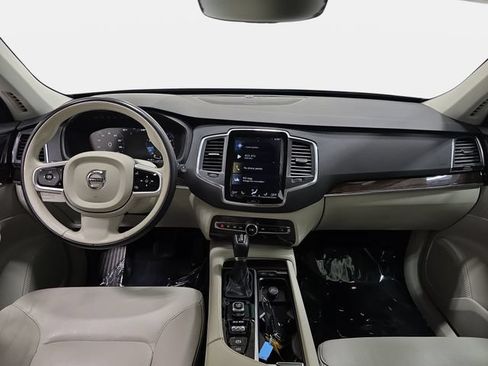 Used 2019 Volvo XC90 T5 Momentum w/ Multimedia Package AWD/4WD image 10