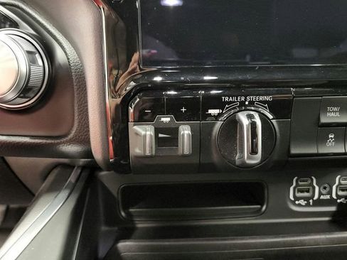 Used 2021 RAM 1500 Laramie AWD/4WD image 37