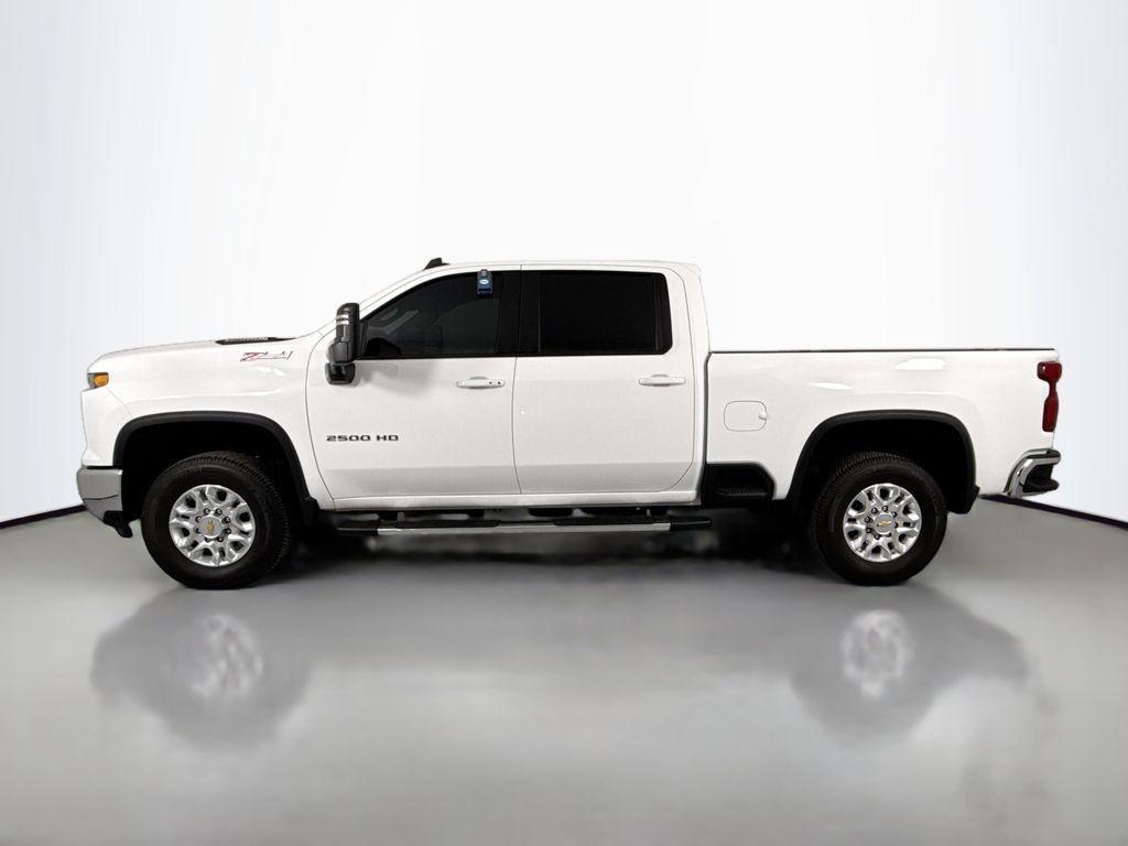Used 2025 Chevrolet Silverado 2500 LT AWD/4WD image 4
