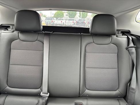 Used 2025 Chevrolet Trax LT w/ Sunroof Package FWD image 28