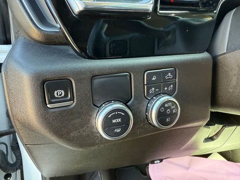 Used 2024 GMC Sierra 1500 SLT image 11