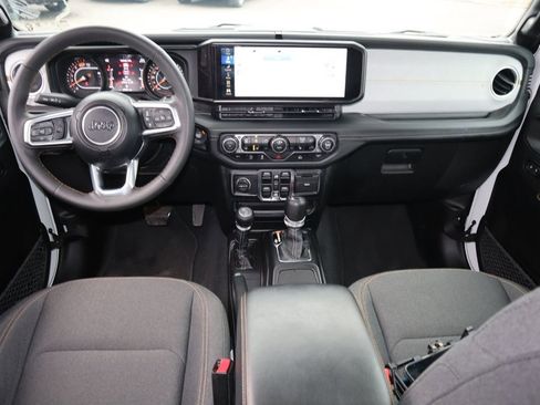 Used 2024 Jeep Wrangler Unlimited Sahara AWD/4WD image 13