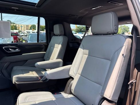 Used 2023 GMC Yukon XL SLT w/ SLT Premium Package AWD/4WD image 28