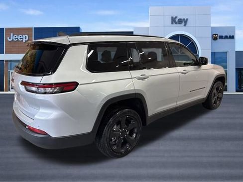 New 2025 Jeep Grand Cherokee L Altitude image 7