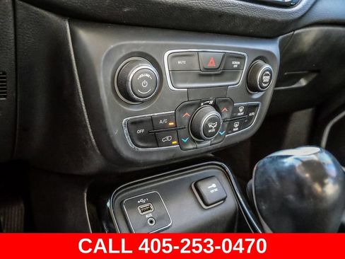 Used 2019 Jeep Compass Limited FWD image 33