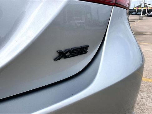 Used 2020 Toyota Camry XSE FWD image 9