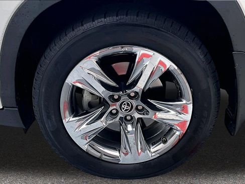 Certified 2018 Toyota Highlander Limited Platinum image 33