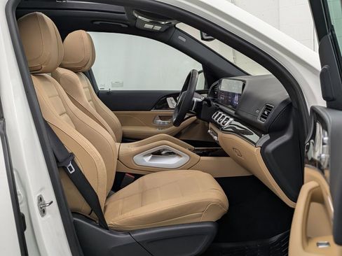 Used 2024 Mercedes-Benz GLS 450 4MATIC image 24