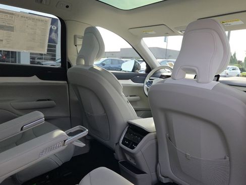New 2025 Volvo EX90 Ultra w/ Protection Package Premier image 8