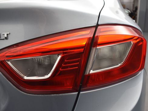 Used 2017 Chevrolet Cruze LT image 8