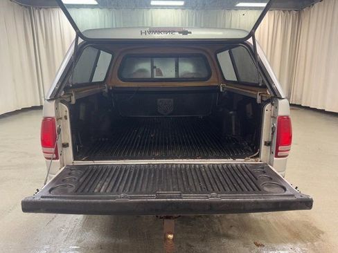 Used 2004 Dodge Dakota SLT w/ Deluxe Convenience Group image 8