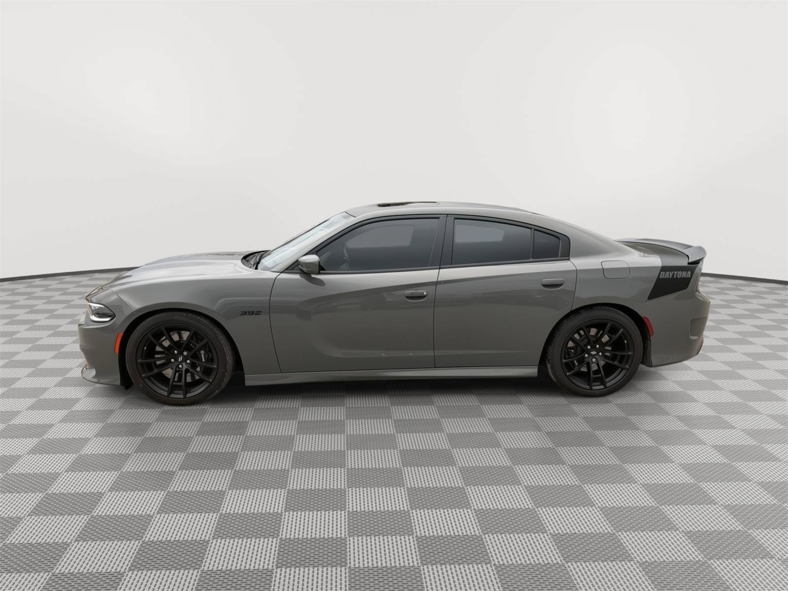 Used 2017 Dodge Charger R/T RWD image 4