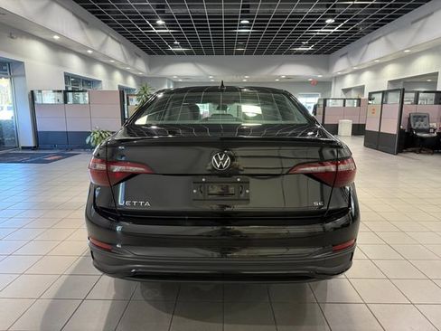 Used 2024 Volkswagen Jetta SE FWD image 6