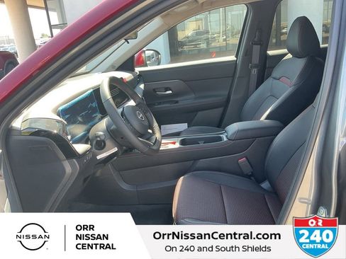 New 2026 Nissan Kicks SR FWD image 17
