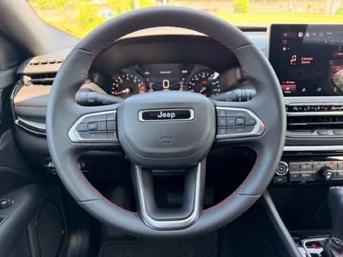 Used 2025 Jeep Compass Trailhawk AWD/4WD image 13