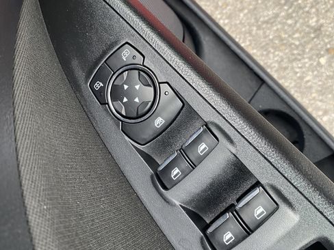 Used 2019 Ford Fusion SE image 18