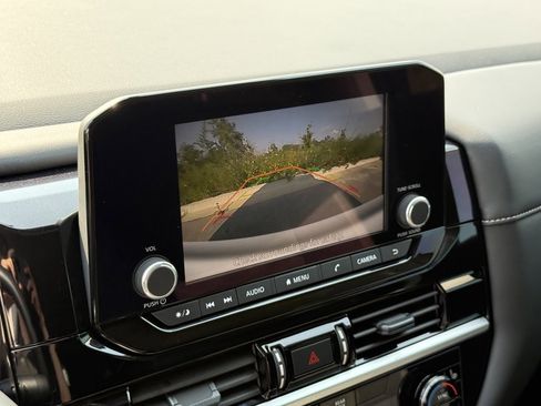 Certified 2025 Nissan Pathfinder SV image 11