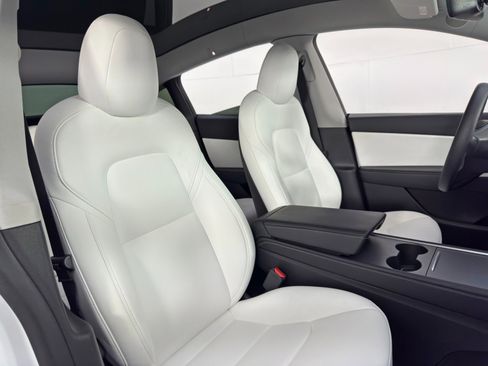 Used 2021 Tesla Model Y Long Range image 37