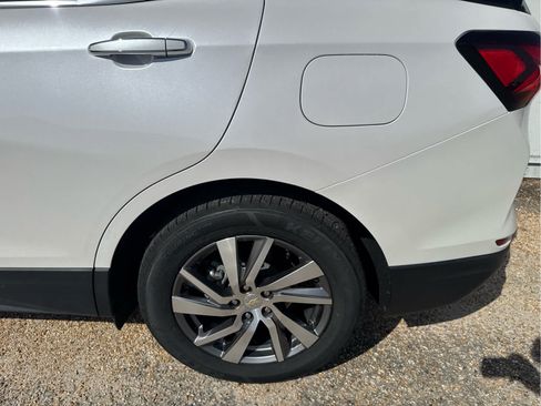 Used 2023 Chevrolet Equinox Premier FWD image 17