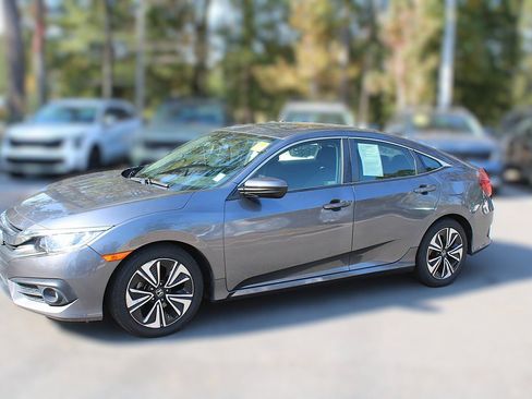 Used 2018 Honda Civic EX-T image 4