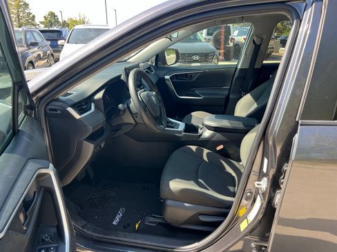 Used 2022 Toyota RAV4 LE FWD image 21