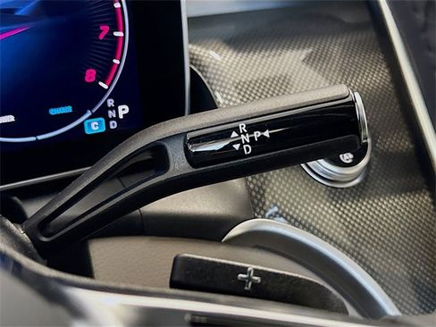 Used 2025 Mercedes-Benz GLC 300 4MATIC image 17