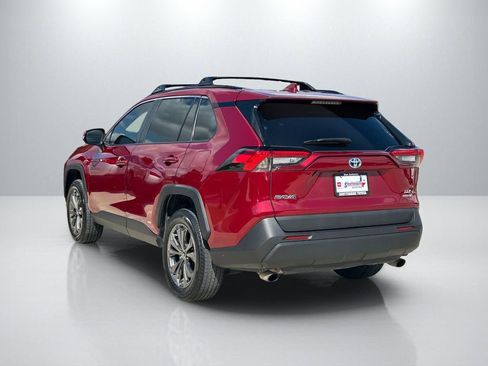 Used 2022 Toyota RAV4 XLE Premium AWD/4WD image 7