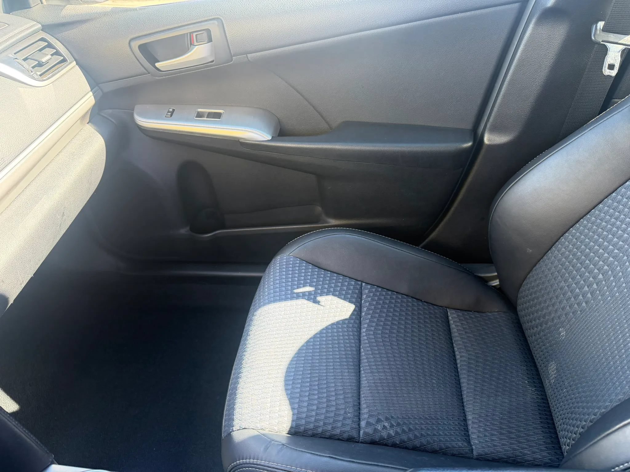 Used 2012 Toyota Camry SE FWD image 22