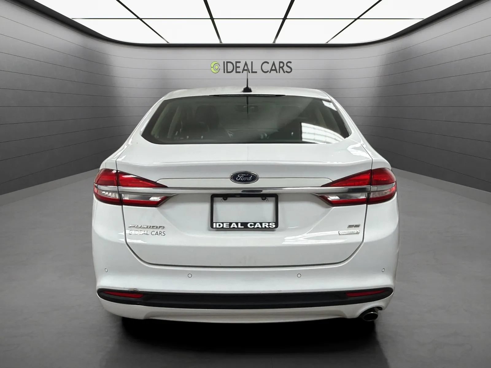 Used 2018 Ford Fusion SE w/ Fusion SE Technology Package FWD image 6