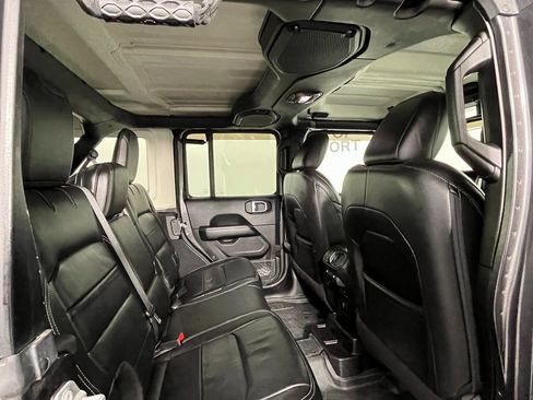 Used 2018 Jeep Wrangler Unlimited Sahara image 21