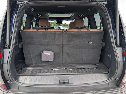 Used 2024 Lexus GX 550 w/ Accessory Package (31) AWD/4WD image 15