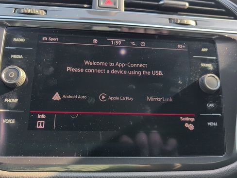 Used 2022 Volkswagen Tiguan SE R-Line image 43