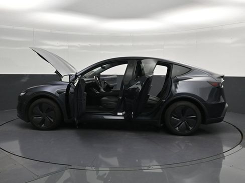 Used 2026 Tesla Model Y 2WD image 38