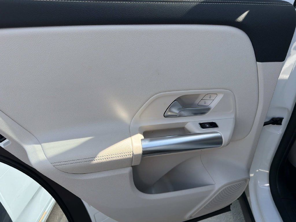 Used 2021 Mercedes-Benz GLA 250 w/ Premium Package image 12