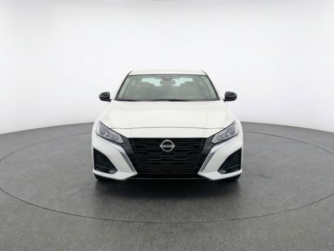 Used 2025 Nissan Altima 2.5 SV FWD image 2