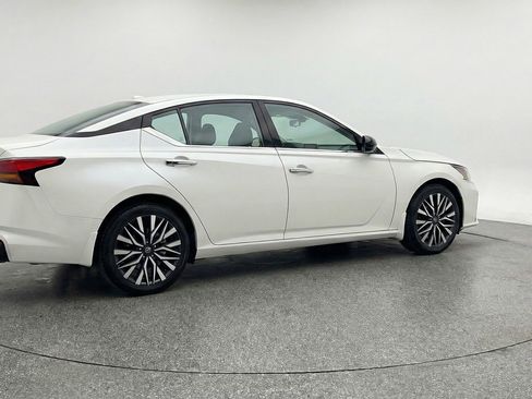 Used 2025 Nissan Altima 2.5 SV image 7