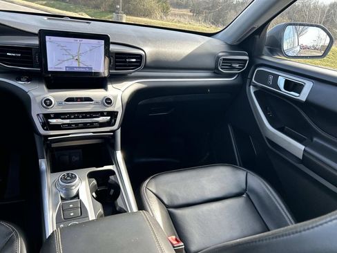 Used 2021 Ford Explorer XLT w/ Equipment Group 202A image 18