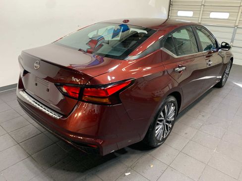 Used 2023 Nissan Altima 2.5 SV image 3