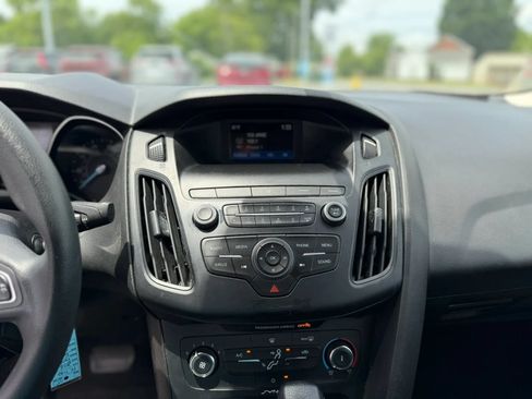 Used 2018 Ford Focus SE FWD image 15