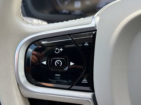 Used 2022 Volvo XC90 T6 Momentum w/ Advanced Package AWD/4WD image 26